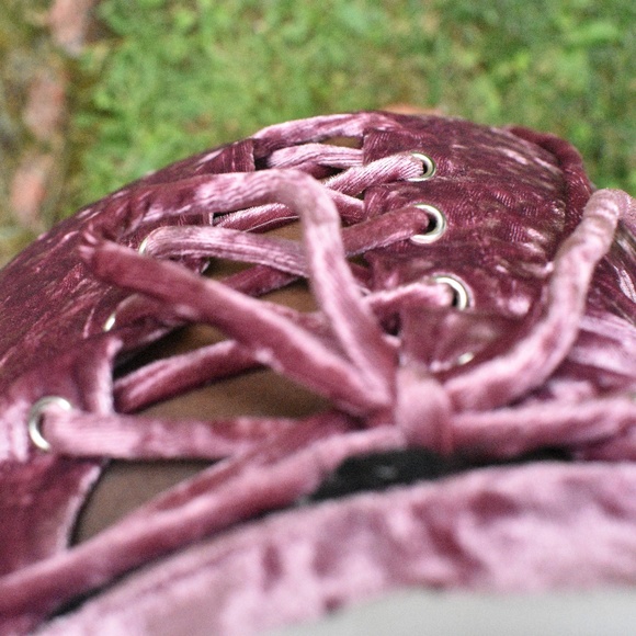 NWT Forever 21 Velvet Criss Cross Leggings Small - Picture 4 of 4